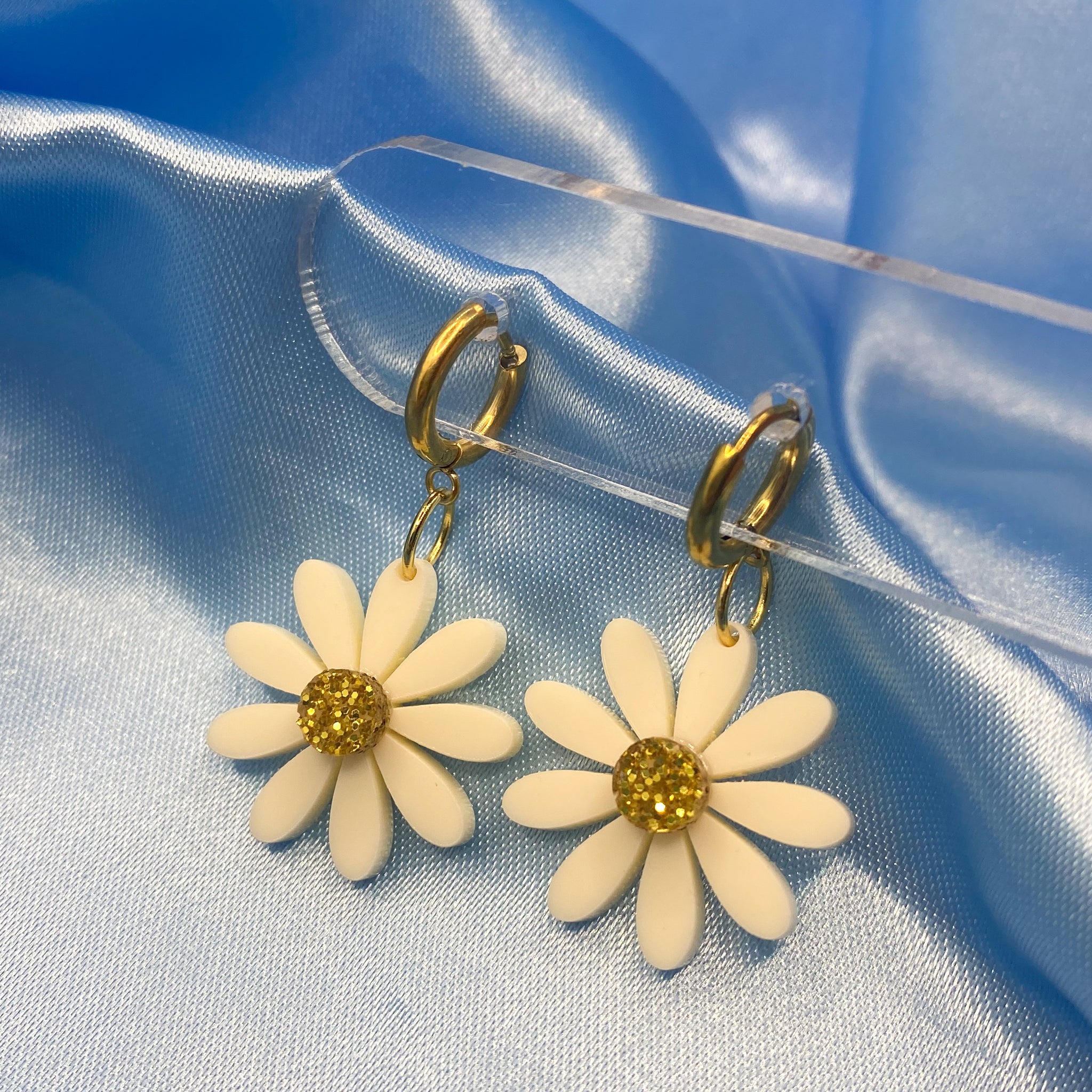 Hoop Cream Acrylic Daisy Hoops - Cream – Lapis Lily